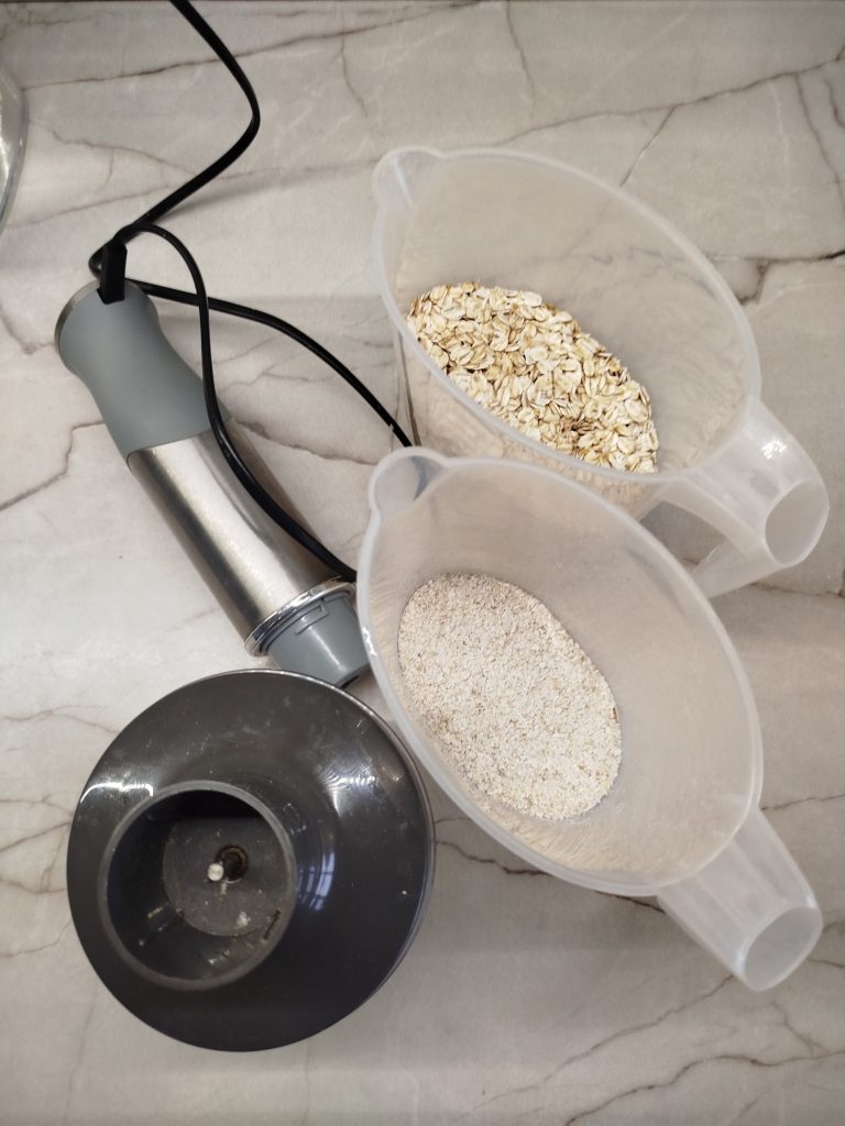 Grind the oats to do Chewy oatmeal cookies
