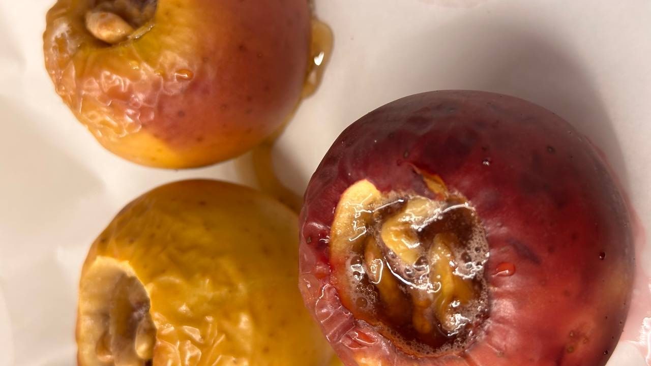 baked apples with walnuts and cinnamon